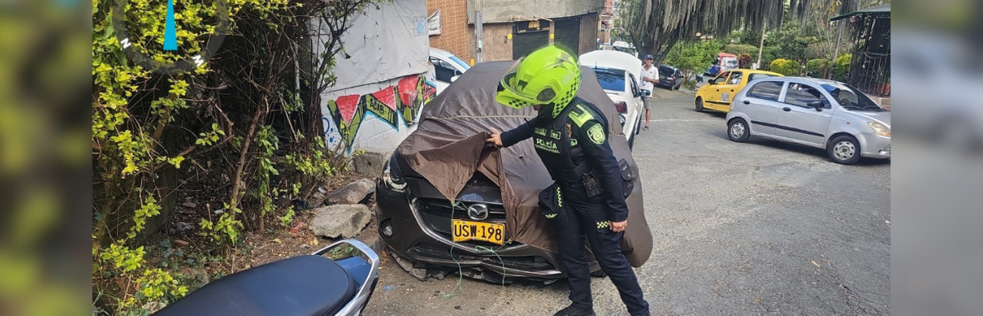 El Mazda 2 fue encontrado en una calle de Robledo. /FOTO: CORTESÍA