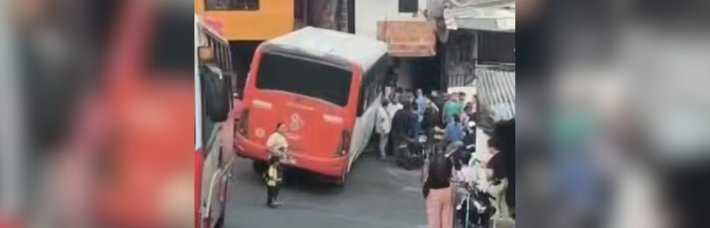 Bus se quedó sin frenos en Carpinelo, Medellín. /FOTO: CAPTURA DE VIDEO