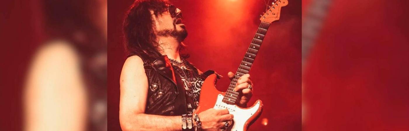 Walter Giardino es considerado uno de los guitarristas más virtuosos del rock argentino. Su estilo, influenciado por la música clásica, lo ha posicionado como referente. /FOTO: TOMADA DE LA WEB