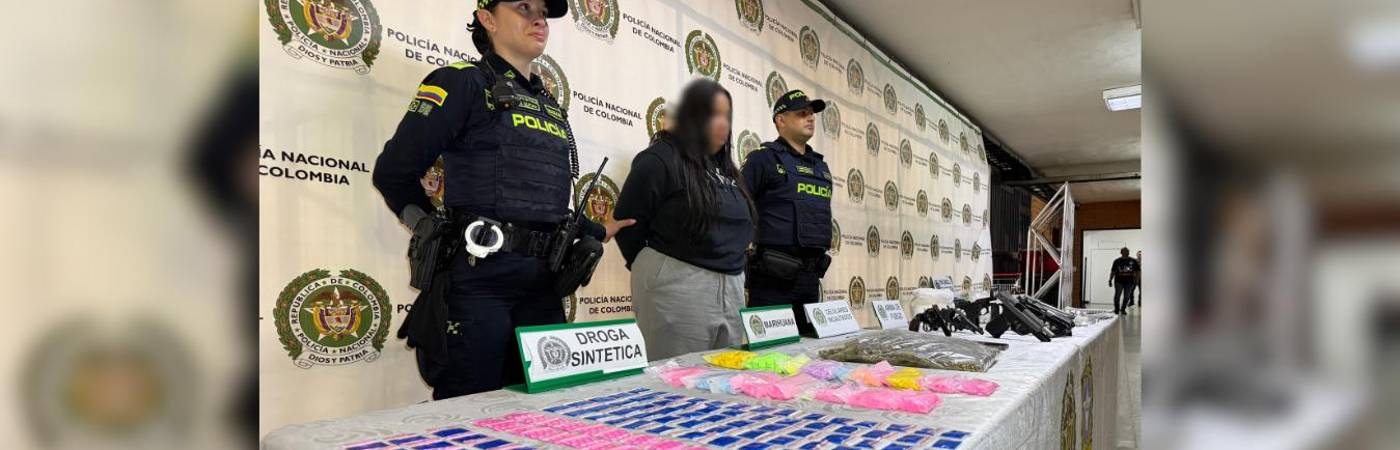 La mujer que fue capturada por los uniformados de la Policía durante el operativo. FOTO: POLICÍA METROPOLITANA