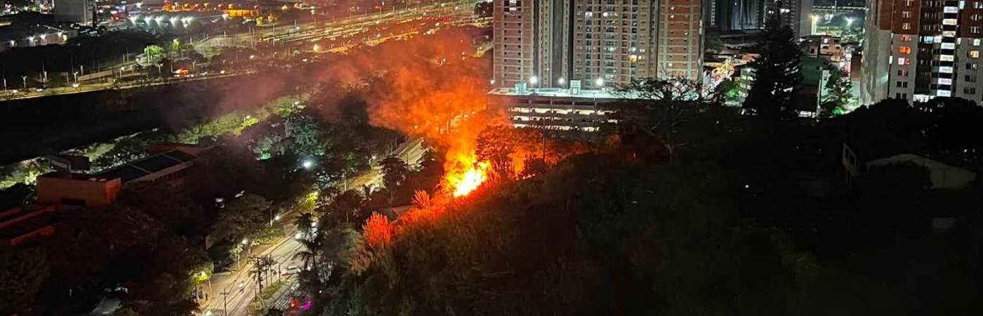 Incendio forestal en Bello. FOTO: ALCALDÍA DE BELLO