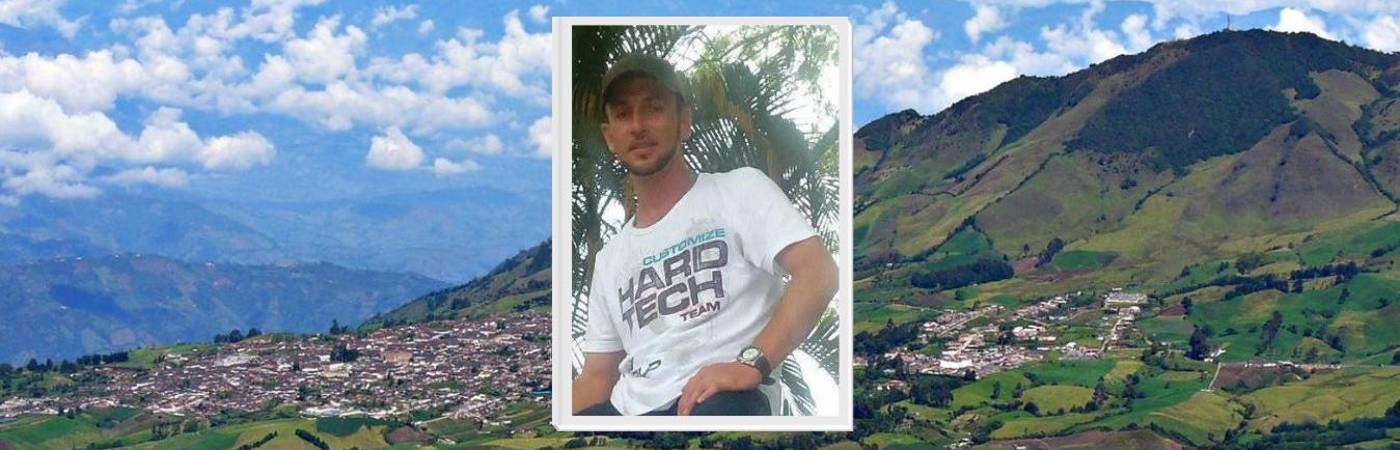 En montañas lejanas al pueblo de Sonsón encontraron el cuerpo de Arturo. FOTO: SONSÓNTV (FONDO) Y TOMADA DE FACEBOOK MARINO ARROYAVE ARANGO (DETALLE VÍCTIMA)