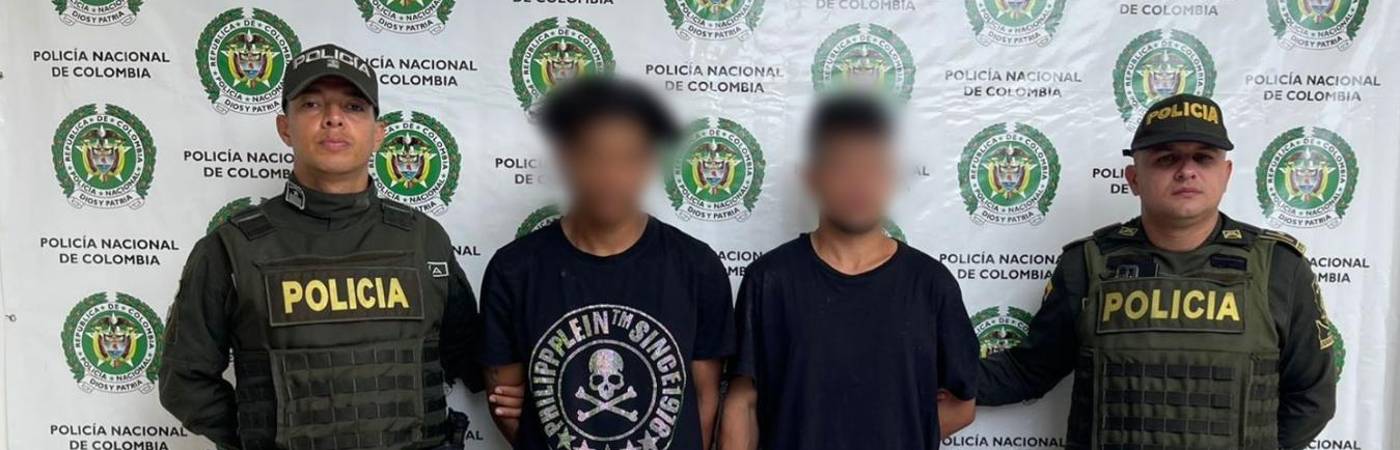 Estos fueron los dos hombres capturados, señalados de ser presuntos traficantes de drogas. FOTO: CORTESÍA POLICÍA ANTIOQUIA