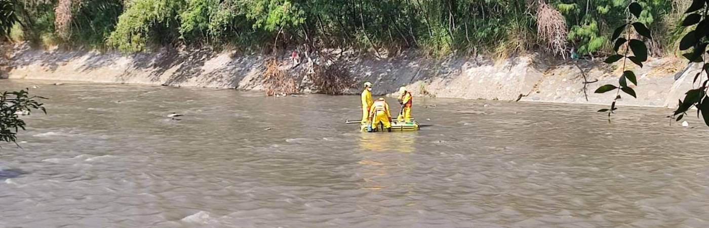 Imagen de referencia - extracción de un cuerpo en el río Medellín. / FOTO: ANDRÉS GARCÍA 