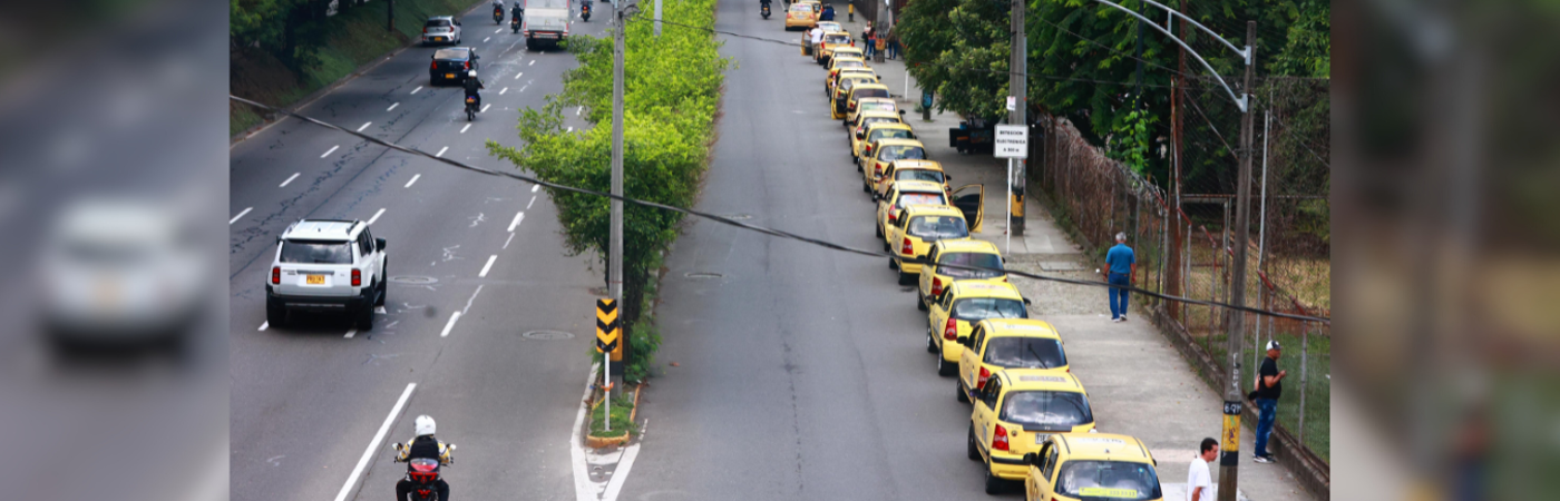 Acopio de taxis de El Poblado /FOTO: MANUEL SALDARRIAGA