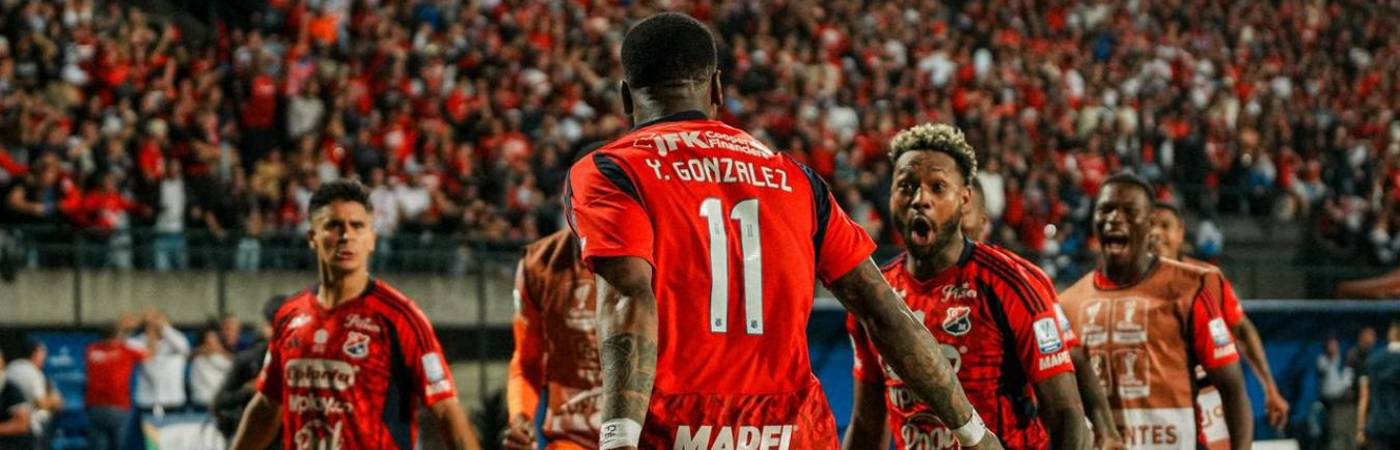 Celebración jugadores del DIM por gol de Yony González (N.° 11). FOTO: COLPRENSA