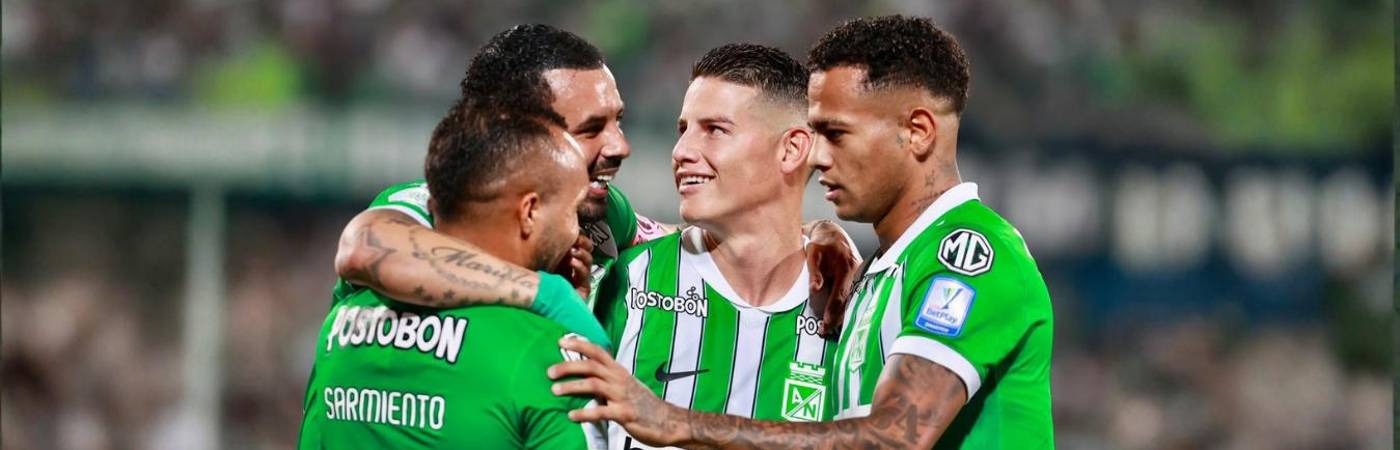 Los verdes volvieron a celebrar, como lo hacen en la imagen (de izquierda a derecha): Andrés Sarmiento , Edwin Cardona, James Rodríguez y César Haydar. FOTO: MANUEL SALDARRIAGA.