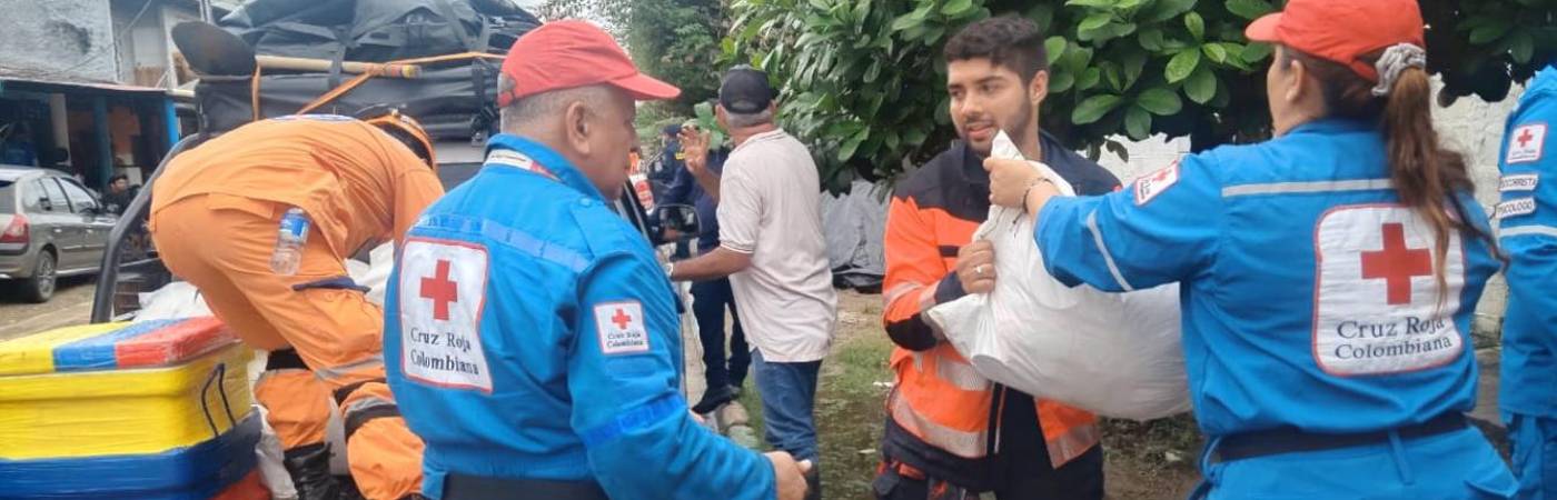 Entrega de ayudas humanitarias en el Urabá antioqueño. FOTO: CORTESÍA GOBERNACIÓN DE ANTIOQUIA