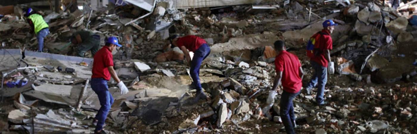 Búsqueda de desaparecidos tras terremoto en Venezuela. FOTO: GETTY IMAGES
