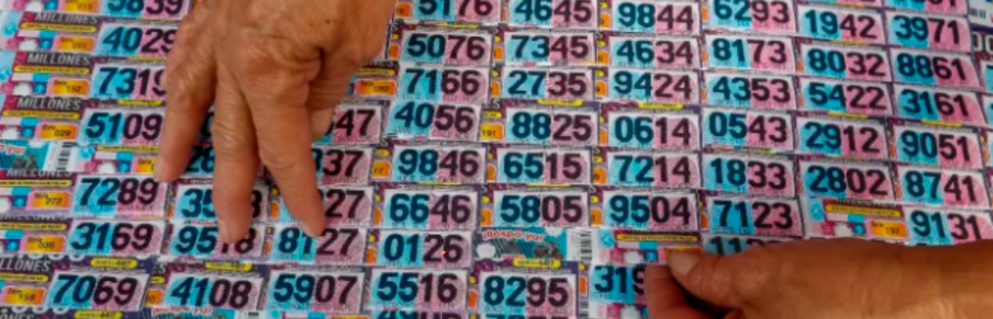 Venta de loterías en Medellín. FOTO: MANUEL SALDARRIAGA