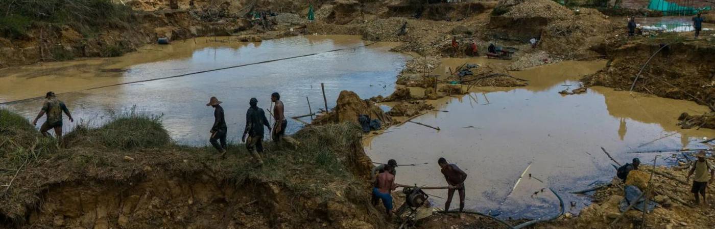 Extracción ilegal de oro en la mina La Mandinga, en Caucasia (Bajo Cauca antioqueño). FOTO: TOMADA DE THE NEW YORK TIMES