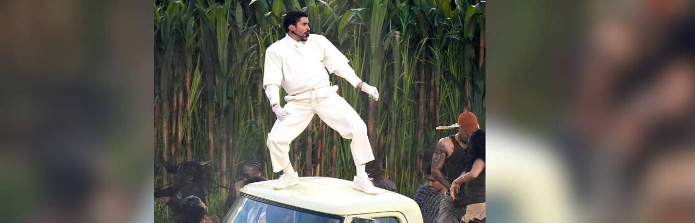 La presentación de Bad Bunny fue la más vista en la historia del Super Bowl, con más de 135 millones de espectadores. FOTO: TOMADA DE INSTAGRAM @nypost y @lorenelliotphoto