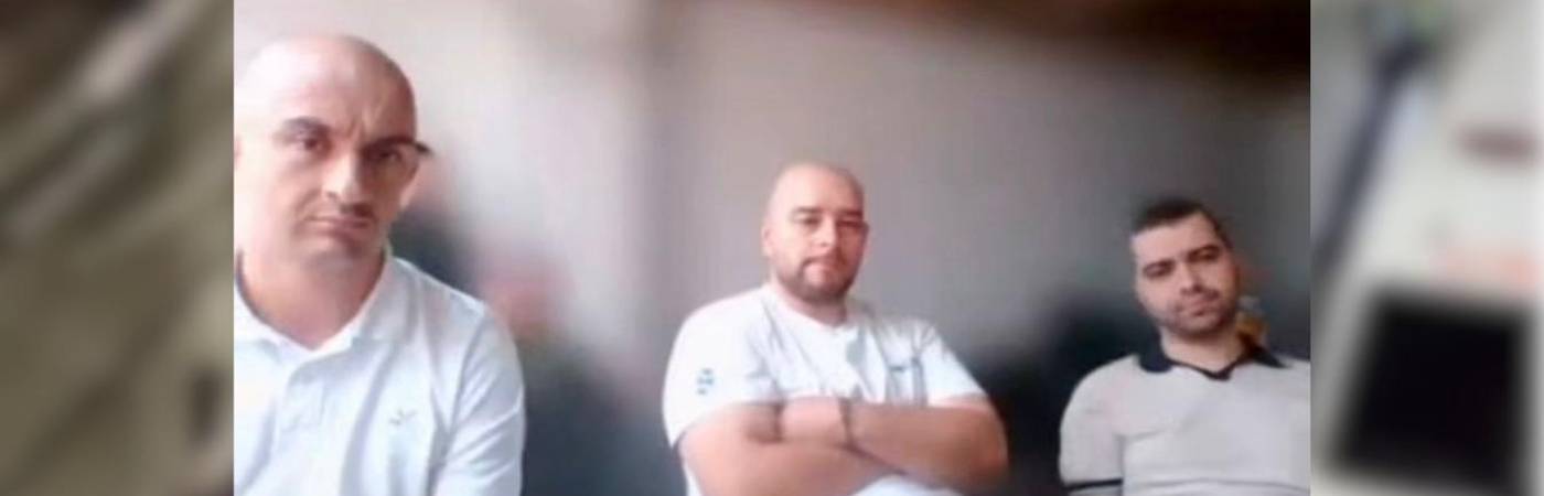 De izquierda a derecha: Jhon Alexánder López Villada, intendente jefe de la Policía, Cipriano Alonso Carrasquilla Parra y Óscar Manuel Villegas García. FOTO: CORTESÍA FISCALÍA