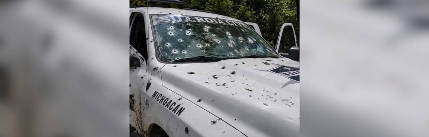 Así quedó la camioneta en la que iban los miembros de la fuerza pública. FOTO: TOMADA DE X @TIPITAPAS