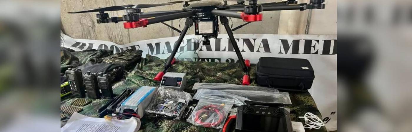 Este fue el dron que el Ejército le incautó al frente 36 de las disidencias de las Farc en San Andrés de Cuerquia. FOTO: EJÉRCITO NACIONAL