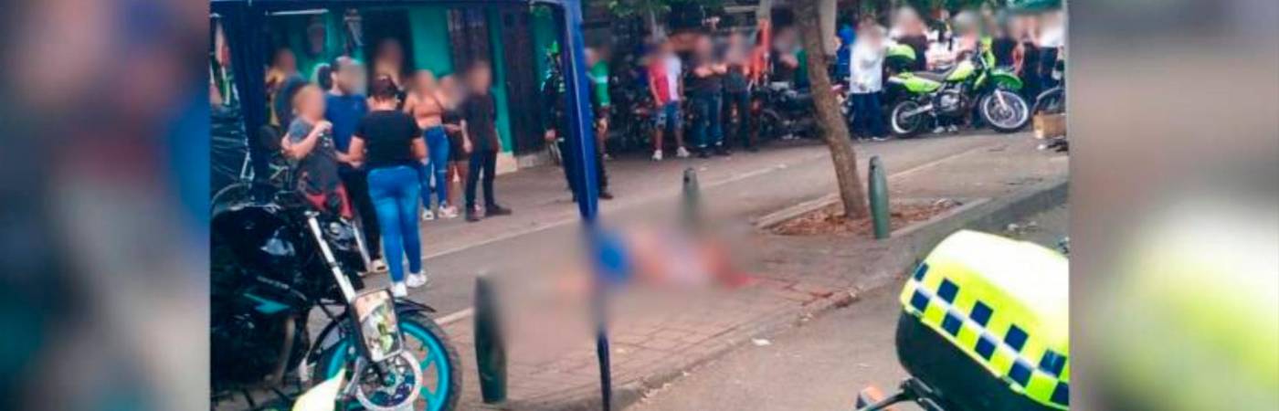 La víctima se encontraba a las afueras de los talleres del barrio Moravia cuando fue baleado por un criminal. /FOTO: CORTESÍA DENUNCIAS ANTIOQUIA