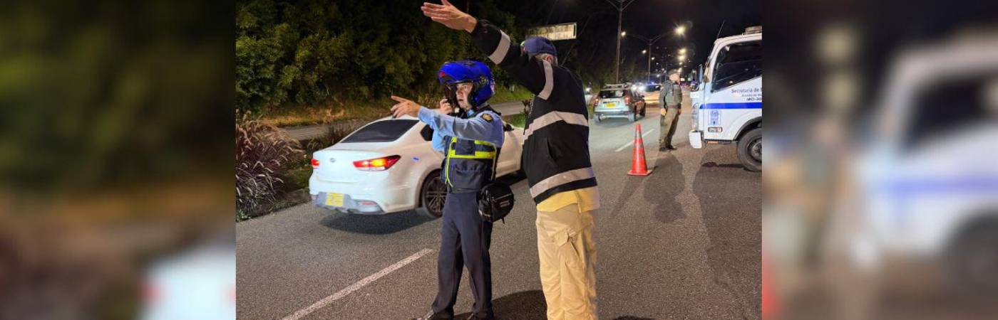 En la llamada alborada, el Tránsito intensificó los controles de movilidad. FOTO: CORTESÍA ALCALDÍA DE MEDELLÍN.