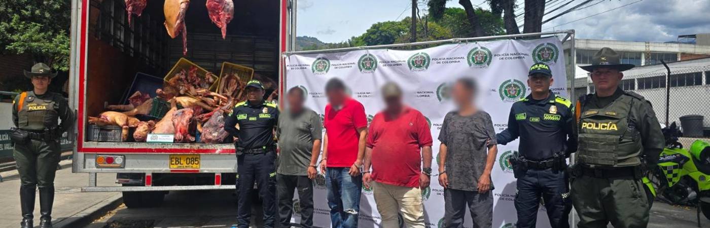 La carne fue dejada a disposición de las autoridades competentes para su disposición. FOTO: CORTESÍA SECRETARÍA DE SEGURIDAD DE MEDELLÍN