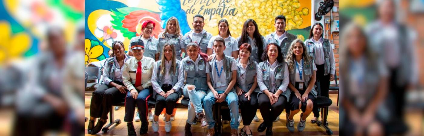 Este es parte del equipo de funcionarios que atiende a los usuarios en el Centro Intégrate. /FOTO: CORTESÍA