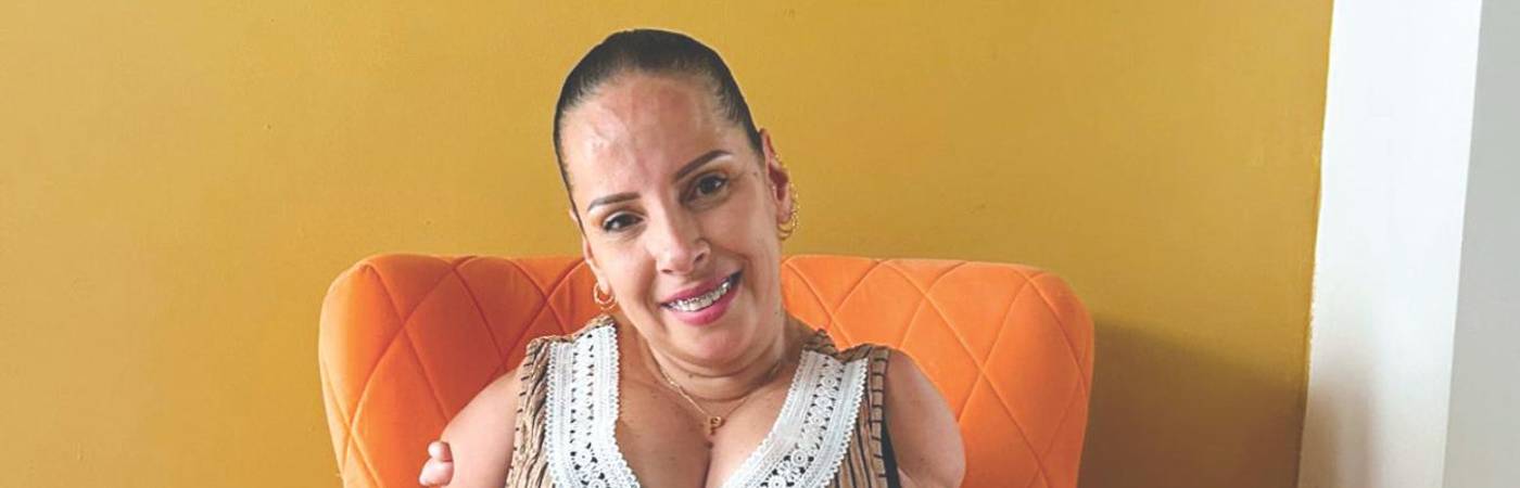 Paola Restrepo, artista que pinta con los pies. FOTO: FAISURY SÁNCHEZ