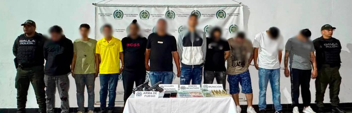 Los suejtos tendrán que responder por varios delitos relacionados con extorsión. FOTO: CORTESÍA POLICÍA METROPOLITANA 