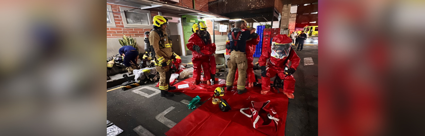 Intervención de Bomberos Medellín tras la emergencia por amoniaco. /FOTO: CORTESÍA