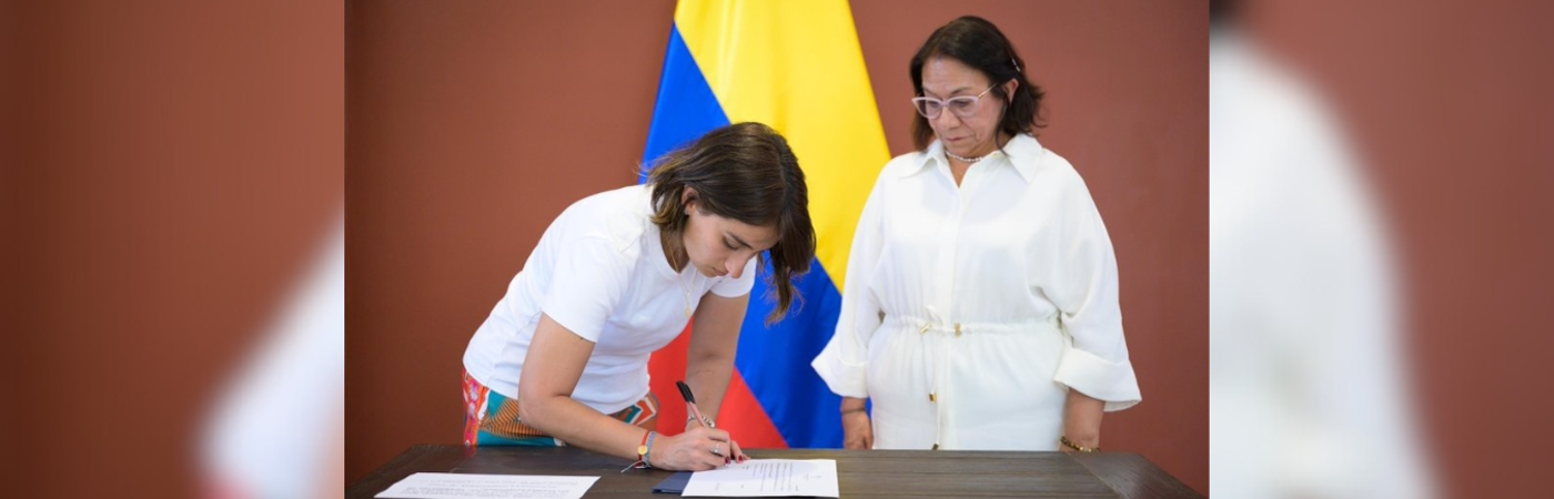 La excanciller Laura Sarabia y la canciller encargada Rosa Villavicencio. /FOTO: CANCILLERÍA DE COLOMBIA