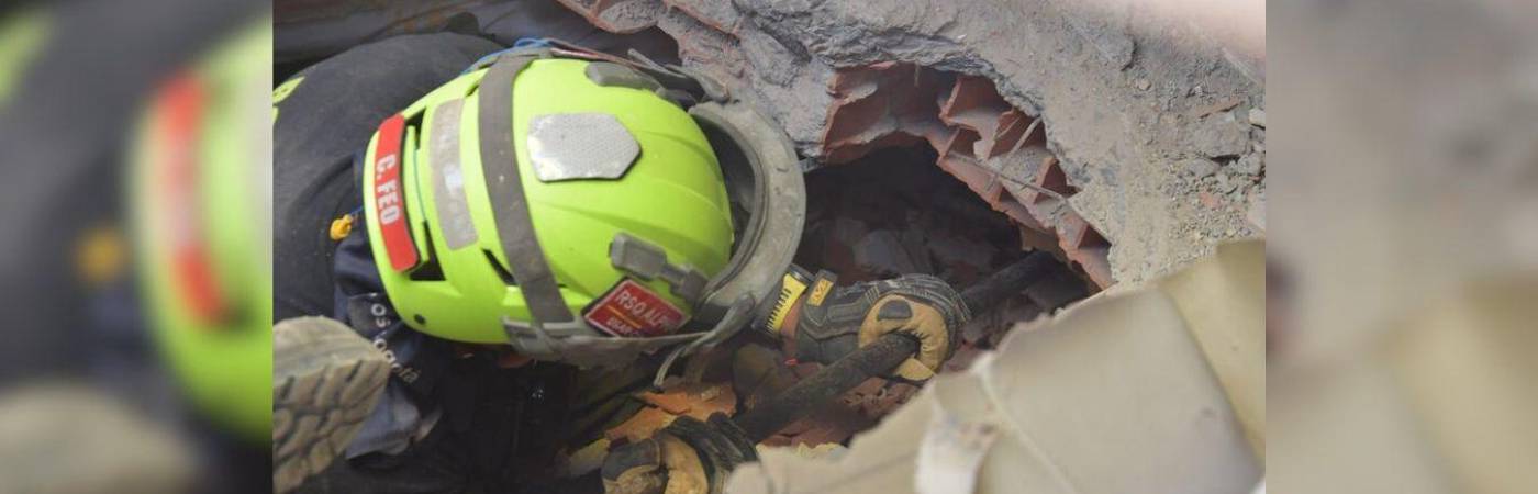Mientras continúan con las labores de rescate, en los campamentos establecidos se trabaja en la salud física y mental de los sobrevivientes. FOTO: COLPRENSA