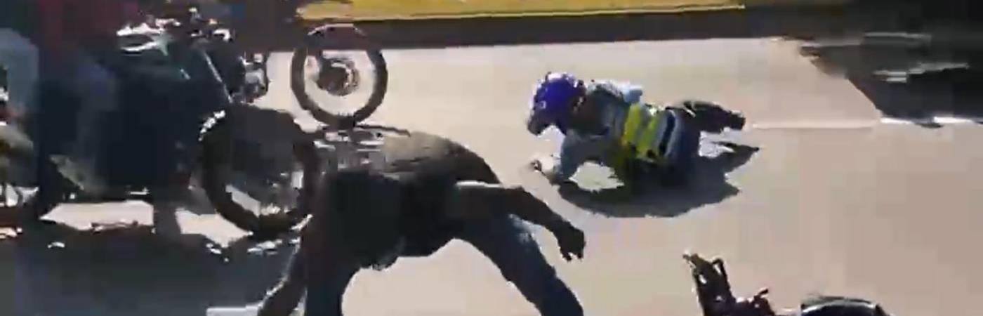 EN VIDEO: Por un comparendo hombre agredió a agente de tránsito