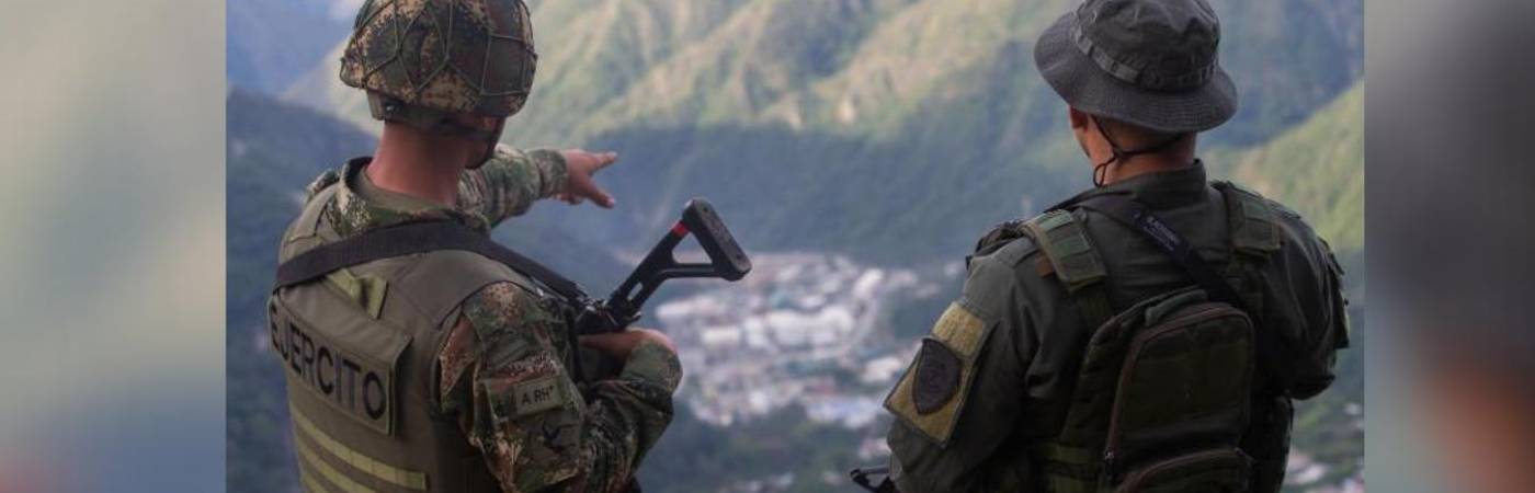 Los soldados fueron retenidos por la comunidad. FOTO: ARCHIVO - ESNEYDER GUTIÉRREZ