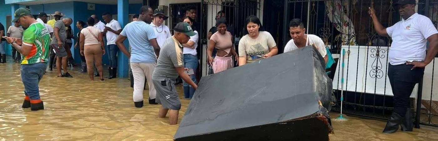 Cientos de familias perdieron sus cosas en medio de la inundación. FOTO: FOTO: ALCALDÍA DE APARTADÓ 