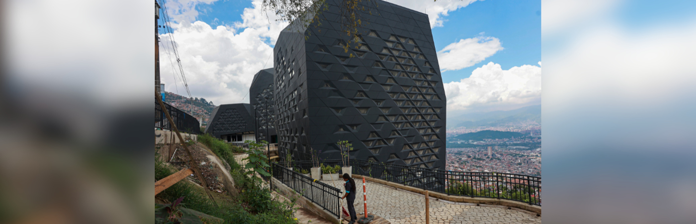 Biblioteca España ubicada en Santo Domingo Savio de Medellín al 2025. / FOTO: ESNEYDER GUTIÉRREZ