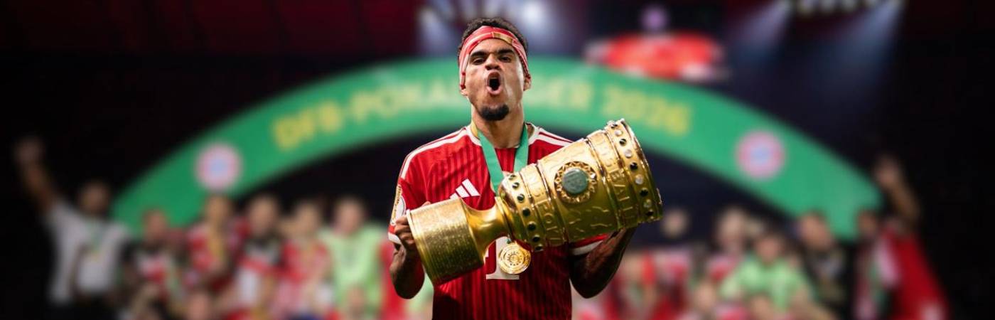 Bayern Múnich campeón Copa de Alemania y Luis Díaz levantando el trofeo. FOTOS: CORTESÍA BAYERN MÚNICH