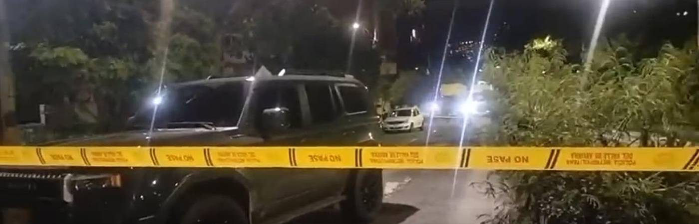 El hombre se movilizaba en su vehículo junto a una mujer que también resultó lesionada. FOTO: TOMADA DE VIDEO