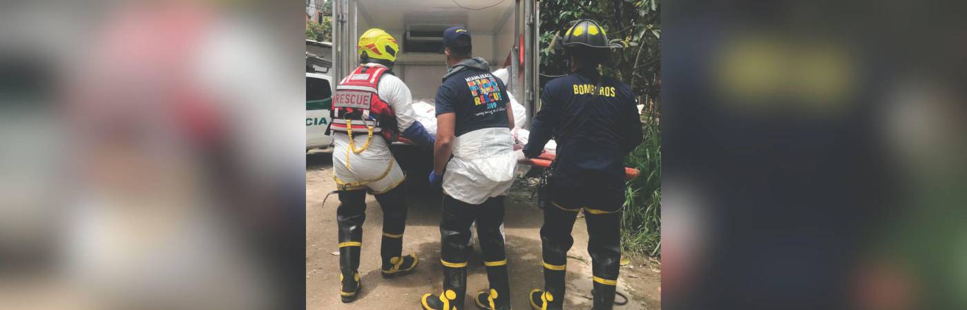 El cuerpo encontrado en el afluente fue recuperado por Bomberos Medellín y entregado a la autoridad judicial. FOTO: ARCHIVO - LAURA ROSA JIMÉNEZ VALENCIA