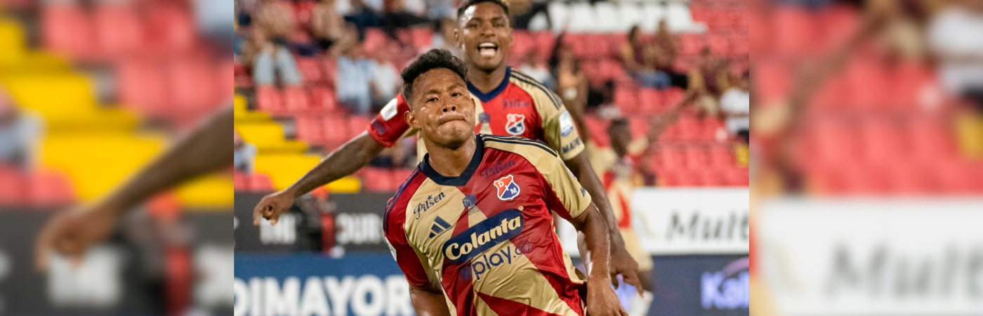 Léider Berrío (izq.), quien el sábado se reportó con doblete, fue clave para lograr este registro. /FOTO: CORTESÍA DIM