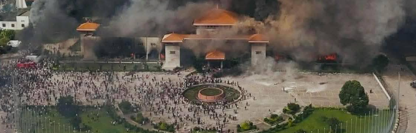 Así quedó la sede del Parlamento. /FOTO: TOMADA DE X @wekesa_e82568