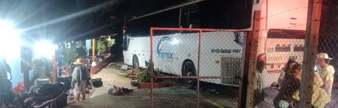 Choque de bus produjo la muerte del conductor y 10 pasajerosquedaron heridos en Barbosa. / FOTO: CORTESÍA