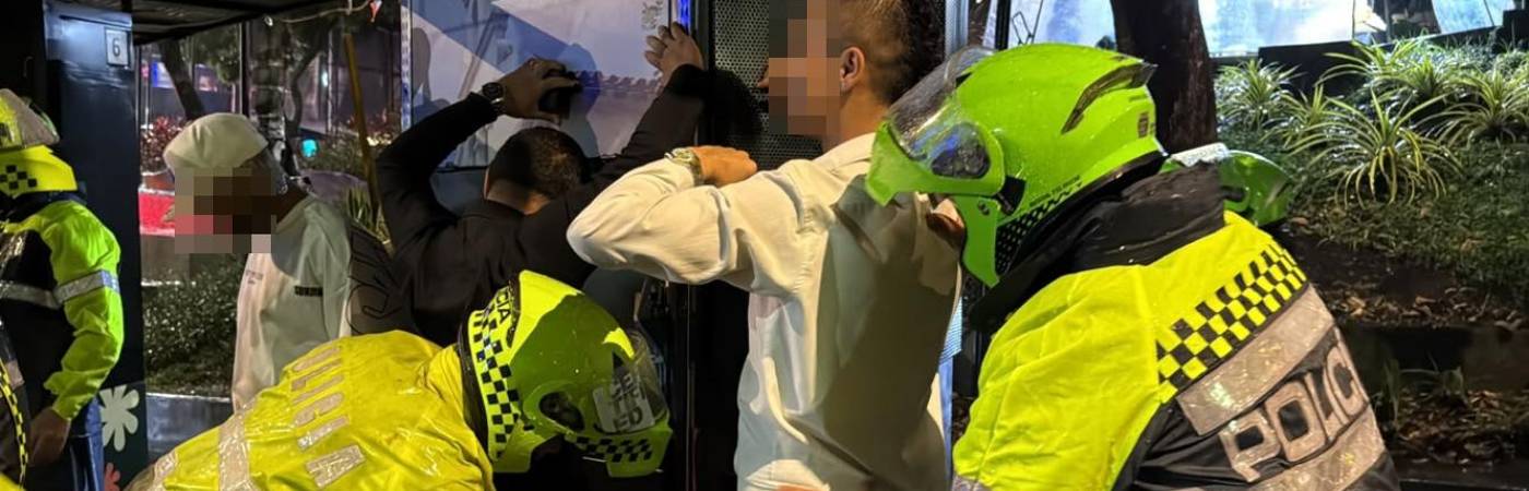 Uniformados de la Policía Metropolitana durante una requisa de rigor. FOTO: POLICÍA METROPOLITANA