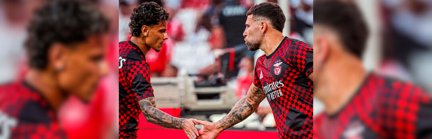 Richard Ríos saludándose con su compañero de equipo, el argentino Nicolás Otamendi. /FOTO: INSTAGRAM @slbenfica