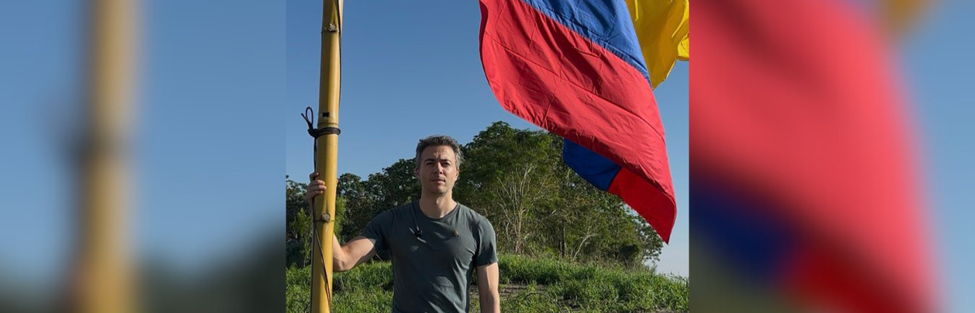 Daniel Quintero izó bandera de Colombia en isla del Amazonas. /FOTO: X @QuinteroCalle