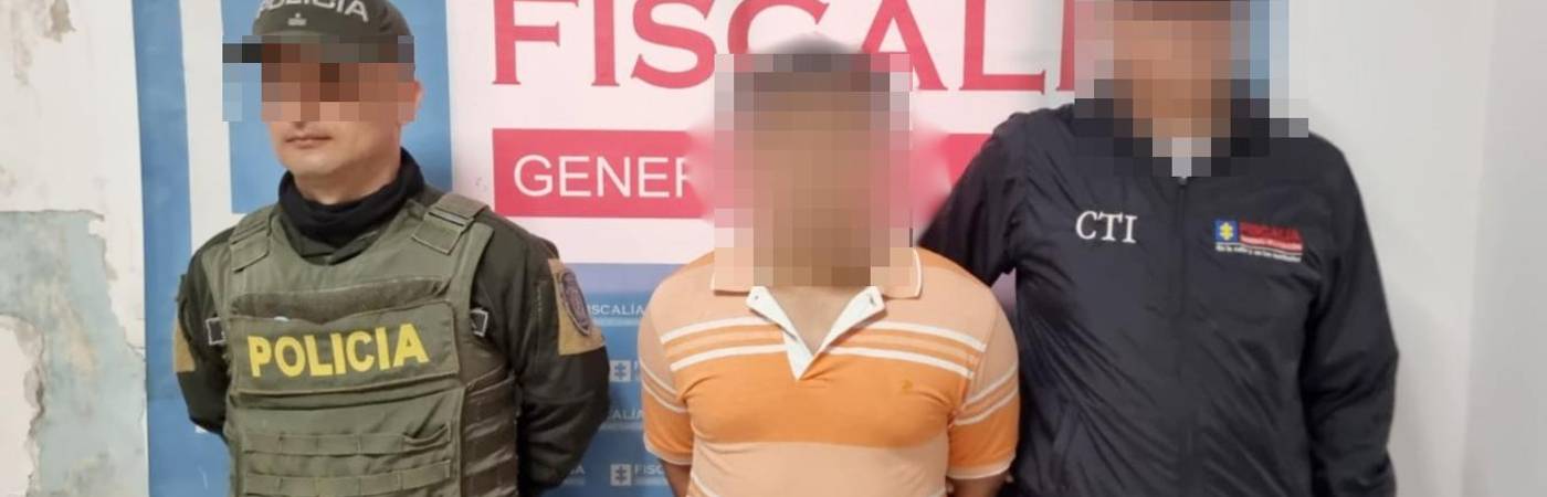 El hombre fue capturado por orden judicial y trasladado a un centro carcelario. FOTO: CORTESÍA FISCALÍA GENERAL DE LA NACIÓN