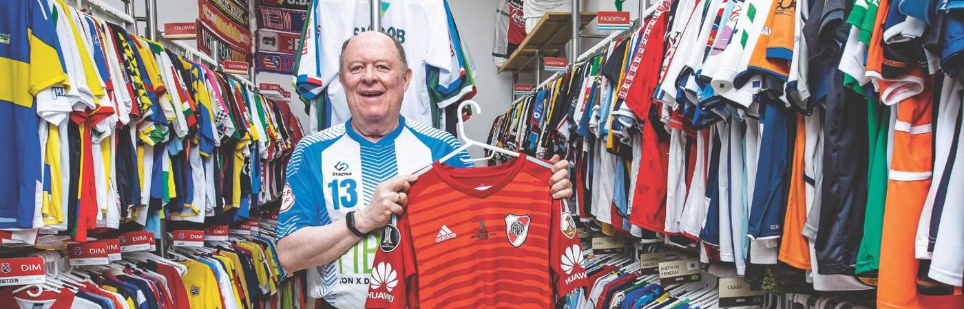 Gustavo coleccionaba camisetas de su amado Medallo. FOTO: JAIME PÉREZ