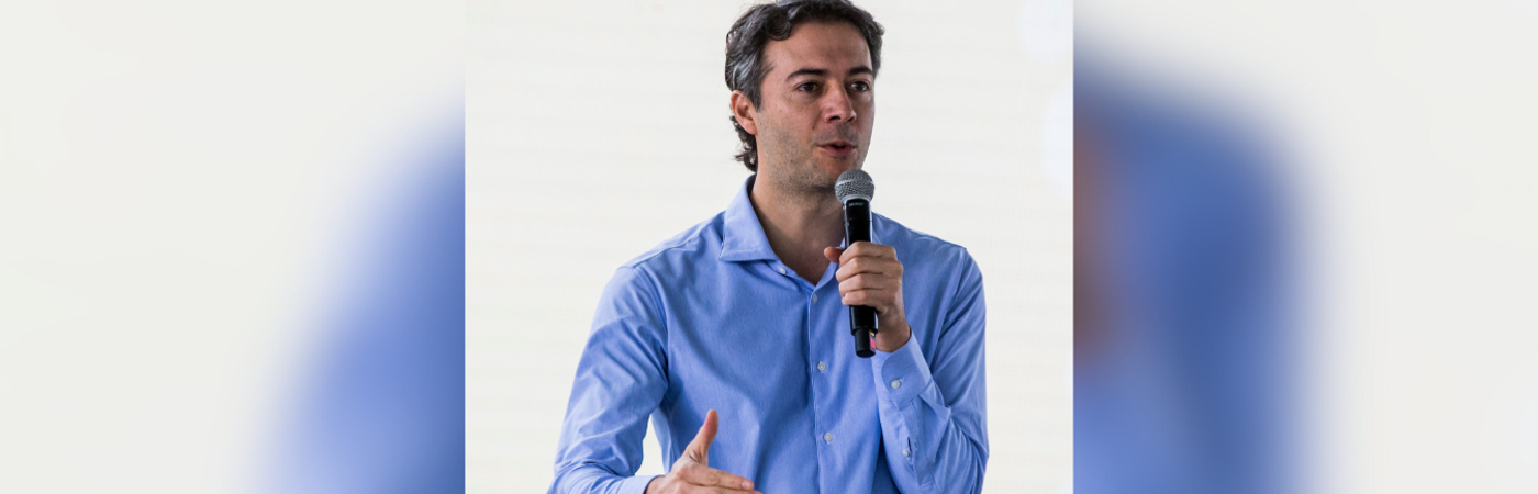 Daniel Quintero se prepara para la consulta del Pacto Histórico, este 26 de octubre. /FOTO: JULIO HERRERA