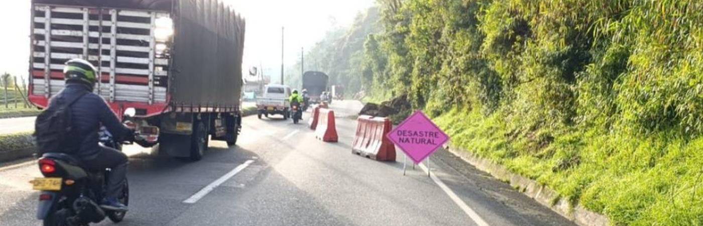 Las autoridades de tránsito recomiendan movilizarse con precaución por estos sectores. / FOTO: DEVIMED