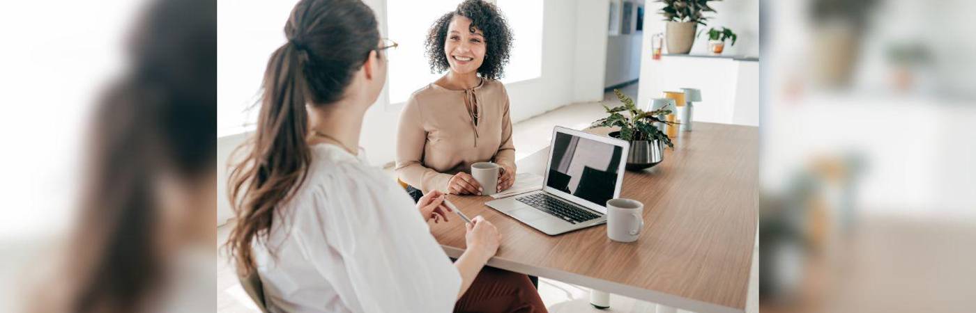 Haz de tus entrevistas de trabajo una herramienta para destacar en tus procesos de selección. Con los tips, datos y consejos que te regala Q’hubo Empleos puedes conseguirlo. ¡Tómalos en cuenta!. / FOTO: CANVA