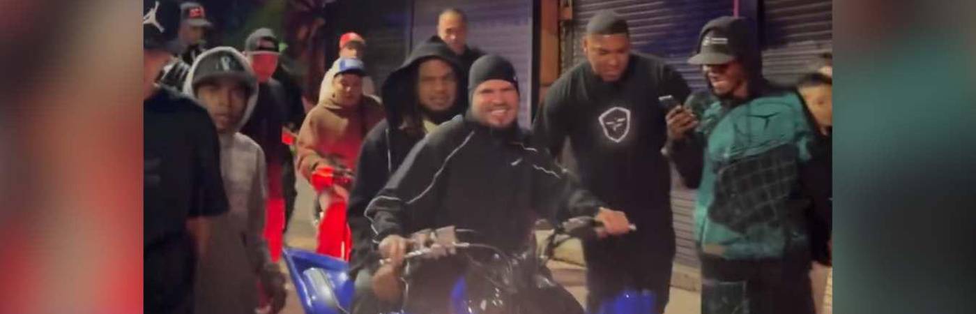 “Representando el barrio”: Farruko dio concierto improvisado en la comuna 13