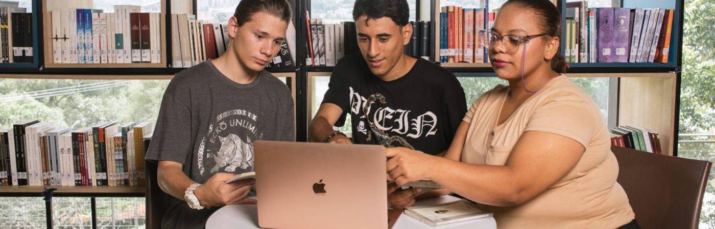 Ninguna discapacidad es impedimento para formarse y aprender nuevas artes. En Medellín pueden hacerlo. ¡Inscríbanse!. / FOTO: CORTESÍA ALCALDÍA DE MEDELLÍN