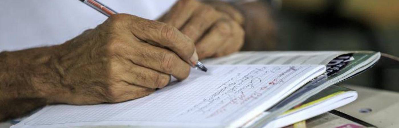 Para estudiar no hay edad y si usted es de los que todavía quiere aprender, aproveche para que lo haga con esta oportunidad que brinda Comfenalco. / FOTO: CAMILO SUÁREZ