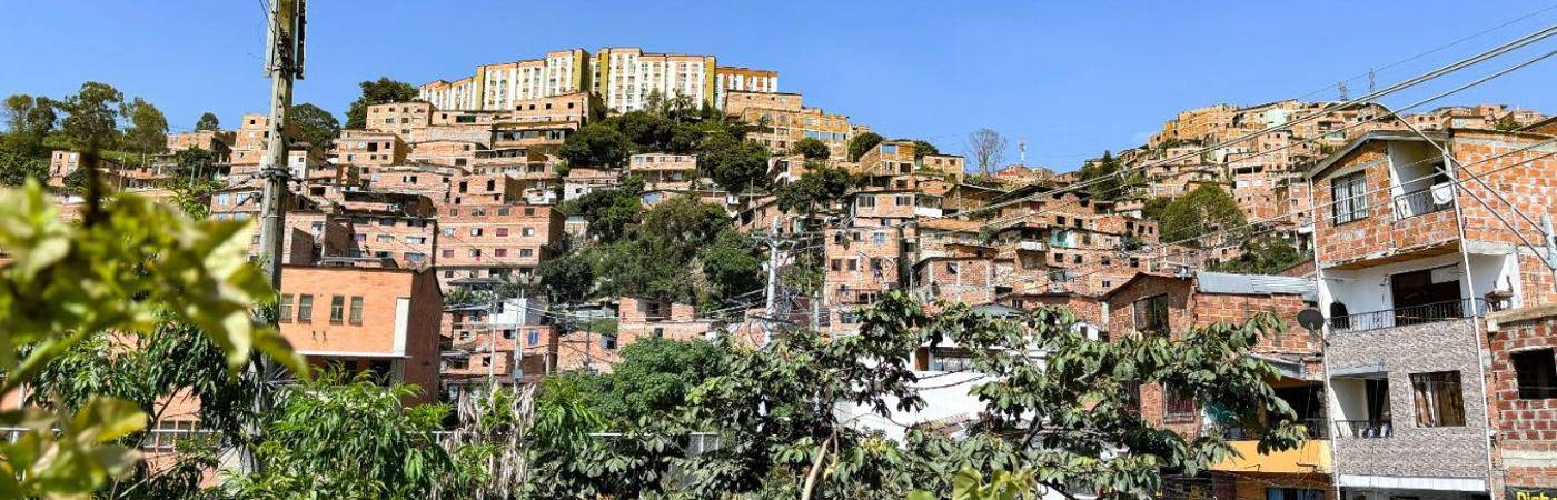 El operativo dejó como resultado información que permitió elaborar 72 informes técnicos por presuntos comportamientos contrarios a la integridad urbanística. FOTO: ALCALDÍA DE MEDELLÍN